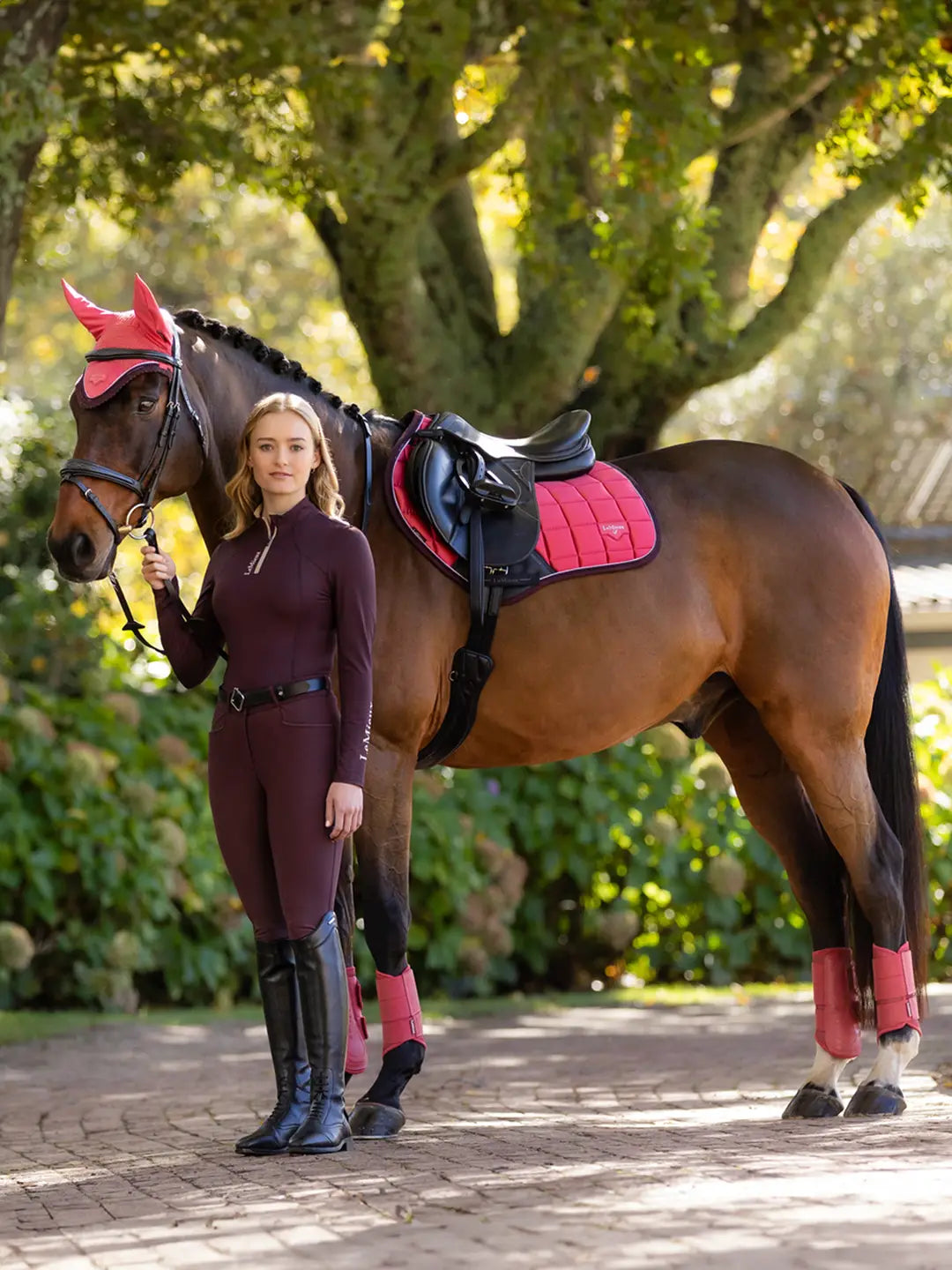 Loire Classic Close Contact - Cranberry