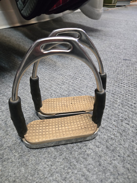 Used |Stainless Steel Jointed English Stirrups|Excellent Condition